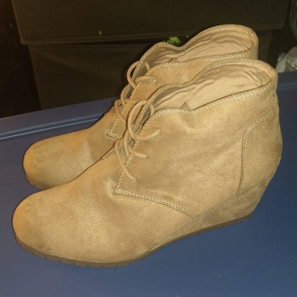 Faded Glory size 10 wedge boots